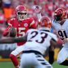 Patrick Mahomes (links) ist mit den Kansas City Chiefs nach zwei Spielen noch ungeschlagen.