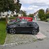 Das Parken am Dorfplatz in Thaining soll auf drei Stunden limitiert werden.