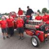 
Das Pulling Team Allgäu hat sich mit 5000 PS starken Renntraktor Money Pit II den zweiten Platz bei der deutschen Meisterschaft geholt. Unser Bild zeigt Thomas Popp, Dominic Link, Rennpilot Markus Obermüller, Lukas Müller, die Rennstallbesitzer Hubert und Anton Keller, sowie Simon Popp und Manuel Madlener. 