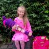 Auf dem Bild ist Valentina Rosalie Dinkelmeier, 7 Jahre, aus Gundelfingen mit ihrer Pferde-Schultüte und dem Pferde-Schulranzen zu sehen. 