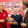 Coach Gordon Herbert (l), president Herbert Hainer (m) and Geschäftsführer Marko Pesic (r) have high Ziele at FC Bayern.