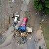 Schlammberge verschütten in Tschechien ganze Straßen.