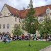 Bunte Luftballons am Hoteleingang in Holzen und jede Menge Familien mit Kindern sind ein Zeichen dafür, dass das Klassik4Kids-Festival bereits zum vierten Mal Jung und Alt nach Holzen lockte.