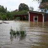 Eine Hütte in Pottenbunn im österreichischen Gebiet St. Pölten ist von Hochwasser umgeben.