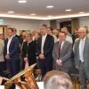 Beim Singen der Deutschland-Hymne: Im Kaisersaal in Buttenwiesen wurde am Sonntagabend das Jubiläum „75 Jahre Grundgesetz“ gefeiert. 