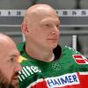 Seine Stimme hat Gewicht in der Mannschaft und in der Deutschen Eishockey Liga: Der ehemalige Mannheimer Denis Reul (Mitte, mit Jason Bast links) ist neuer Mannschaftsführer der Augsburger Panther.