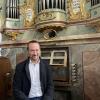 Matthias Grünert, Kantor der Dresdner Frauenkirche, spielte im Ries. Auf unserem Bild ist er vor der Orgel der Klosterkirche St. Martin in Mönchsdeggingen zu sehen.