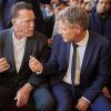 Der Ex-Gouverneur von Kalifornien, Arnold Schwarzenegger hat in Berlin die Ehrendoktorwürde erhalten.