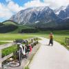 Passage mit toller Alpenkulisse: Routenabschnitt unterhalb des Grimming-Massivs in der Steiermark.