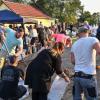 Einwohner von Lebus, einer Kleinstadt etwa zehn Kilometer nördlich von Frankfurt (Oder), befüllen Sandsäcke gegen das drohende Hochwasser vom deutsch-polnischen Grenzfluss Oder.