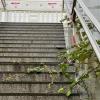 Die Treppe zum Bahngleis in Neusäß in Richtung Augsburg ist immer noch gesperrt. 