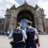 Polizisten vor dem Nürnberger Hauptbahnhof. Ein Sicherheitsgesetz der Ampel-Koalition zum Schutz kritischer Infrastruktur lässt auf sich warten.  