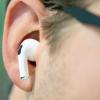 Mit dem neuesten iOS-Update können Airpods Pro-Besitzer Anrufe durch Nicken oder Kopfschütteln annehmen oder ablehnen, und profitieren zudem von verbesserter Audioqualität und reduzierter Latenzzeit.