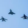 Überflug über Manching: Ein deutscher und italienischer Tornado fliegen mit einem deutschen Eurofighter in Formation.