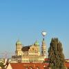 Von wegen, Augsburg besitzt ein historisches Antlitz. Der Perlachturm scheint eine neue, sehr moderne Spitze erhalten zu haben. 