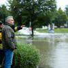 Österreichs Bundeskanzler Karl Nehammer  im vom Hochwasser-Gebiet: 