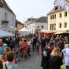 Zahlreiche Menschen nutzten das herrliche Septemberwetter für einen Bummel über den Matthäusmarkt. Auf dem Marienplatz gab es einen Einblick in die Geschichte der Feuerwehr. 