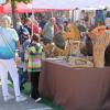 Von Holz-Kunst bis zu frischem Obst: Das Angebot ist breit gefächert auf dem Wittelsbacher Land Herbstmarkt in Friedberg.