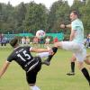 Mit einem 1:0-Sieg hält der VfL Westendorf Anschluss an die Tabellenspitze.  Hier kämpfen Stefan Schuster (rechts) und Maximilian Wurm um den Ball.