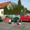 In Hegelhofen sind ein Oldtimer-Traktor und ein Auto zusammengestoßen.