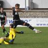 Lukas Erhard (am Ball) und der TSV Meitingen bleiben nach dem Auswärtssieg gegen den SC Grießbeckerzell seit fünf Spielen ungeschlagen.