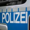 Nachdem ein zwölfjähriger Junge in Aichach wegen eines rücksichtslosen Autofahrers gestürzt ist, sucht die Polizei nach Zeugen.