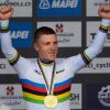 Der neue Weltmeister Remco Evenepoel jubelt nach dem Einzelzeitfahren. Am kommenden Sonntag möchte sich der Belgier auch den Straßen-Titel holen.