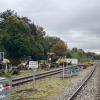 Auch nördlich des Dießener Bahnhofs ist jetzt erkennbar, dass die Ammerseebahn erneuert wird. Die ausführende Firma hat hier eine Baustelle eingerichtet.