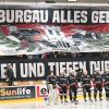 Die Tribünenchoreografie aus dem Playoff-Spiel gegen den ESC Hassfurt im März 2023 passt auch zum Blaulichtspiel des ESV Burgau: Das Eishockey-Team bedankt sich auf seine Weise bei allen, die anderen Menschen helfen.  