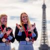 Freude in Paris: Anja Renner (rechts) gewann mit Guide Maria Paulig Bronze. 