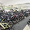 Mit einer Verkaufsfläche von 500 m2 und 800 m2 Lagerfläche sind in Neuburg etwa 500 E-Bikes und 1.000 Fahrräder sofort verfügbar.