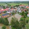 Die Luftaufnahme zeigt den Ort Mering beim Hochwasser im Juni. Die Schäden der Flut gehen alleine in Bayern in die Milliarden.