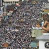 Viele Besucher: Dicht drängen sich die Wiesn-Gäste in den Gassen zwischen den Zelten und Fahrgeschäften.