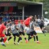 Der TSV Rain hat das Kellerduell der Bayernliga Süd gegen den TSV Landsberg verloren. Für einen kurzen Lichtblick sorgte Gabriel Hasenbichler (rechts in Rot), der per Kopf das 1:2 erzielte. 