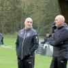 Nicht zu fassen! Trotz guter Leistung ging für Andreas Wessig (rechts) das erste Heimspiel mit dem TSV Meitingen gegen den TSV Haunstetten mit 1:3 verloren. Links Abteilungsleiter Torsten Vrazic. 