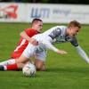 Ist derzeit fast nur mit Fouls zu stoppen: Ehekirchens Torjäger Maximilian Schmidt (vorne) traf auch gegen den FC Memmingen II ins Schwarze. 