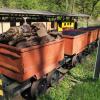 Ausrangiert: eine alte Lore im Außenbereich des Museums der Mine Cockerill.