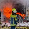 Mehrere Freiwillige Feuerwehren löschten mit Schaum.