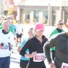 Tausende Menschen sind beim Einstein-Marathon am Sonntag bei bestem Wetter durch Ulm und Neu-Ulm gejoggt. 