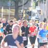 Tausende Menschen sind beim Einstein-Marathon am Sonntag bei bestem Wetter durch Ulm und Neu-Ulm gejoggt. 