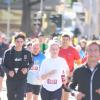 Tausende Menschen sind beim Einstein-Marathon am Sonntag bei bestem Wetter durch Ulm und Neu-Ulm gejoggt. 