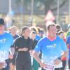 Tausende Menschen sind beim Einstein-Marathon am Sonntag bei bestem Wetter durch Ulm und Neu-Ulm gejoggt. 