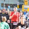 Tausende Menschen sind beim Einstein-Marathon am Sonntag bei bestem Wetter durch Ulm und Neu-Ulm gejoggt. 