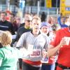 Tausende Menschen sind beim Einstein-Marathon am Sonntag bei bestem Wetter durch Ulm und Neu-Ulm gejoggt. 