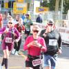 Tausende Menschen sind beim Einstein-Marathon am Sonntag bei bestem Wetter durch Ulm und Neu-Ulm gejoggt. 