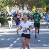 Tausende Menschen sind beim Einstein-Marathon am Sonntag bei bestem Wetter durch Ulm und Neu-Ulm gejoggt. 