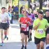 Tausende Menschen sind beim Einstein-Marathon am Sonntag bei bestem Wetter durch Ulm und Neu-Ulm gejoggt. 