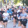 Tausende Menschen sind beim Einstein-Marathon am Sonntag bei bestem Wetter durch Ulm und Neu-Ulm gejoggt. 