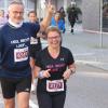 Tausende Menschen sind beim Einstein-Marathon am Sonntag bei bestem Wetter durch Ulm und Neu-Ulm gejoggt. 