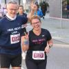 Tausende Menschen sind beim Einstein-Marathon am Sonntag bei bestem Wetter durch Ulm und Neu-Ulm gejoggt. 